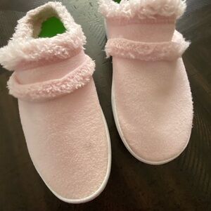 Cozy Pink Women’s Oofos Sleepers